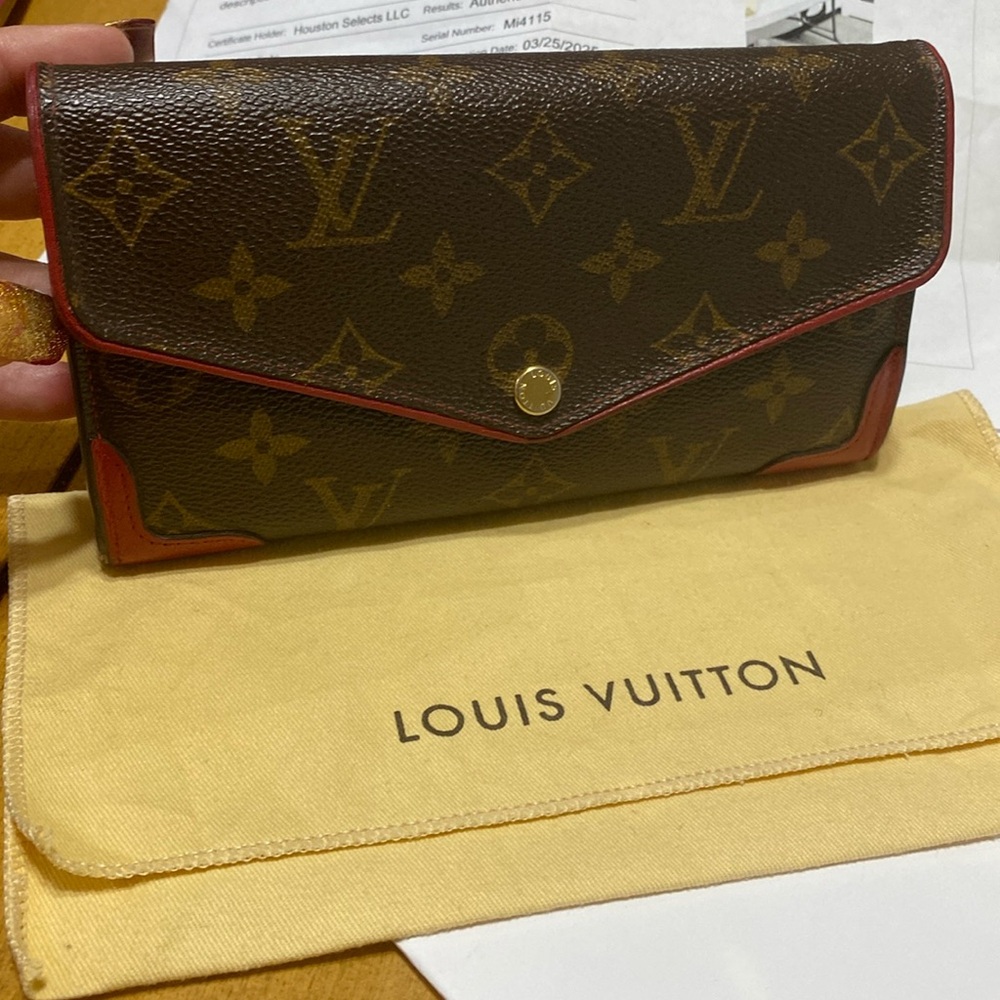 LOUIS VUITTON Portefeuille Sarah Retiro Cerise Monogram Long wallet
